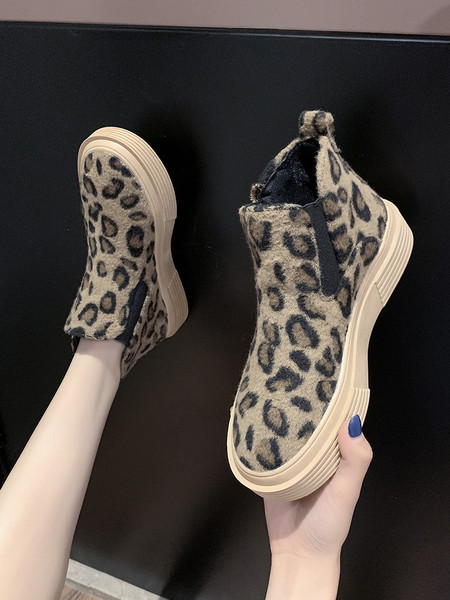 Дамски боти с леопардов десен и равна подметка