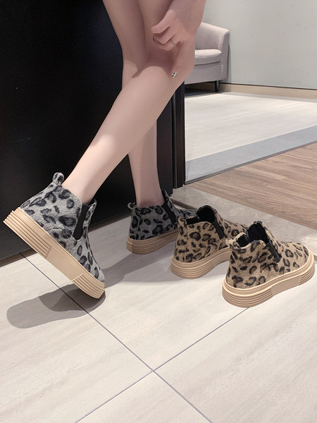 Дамски боти с леопардов десен и равна подметка