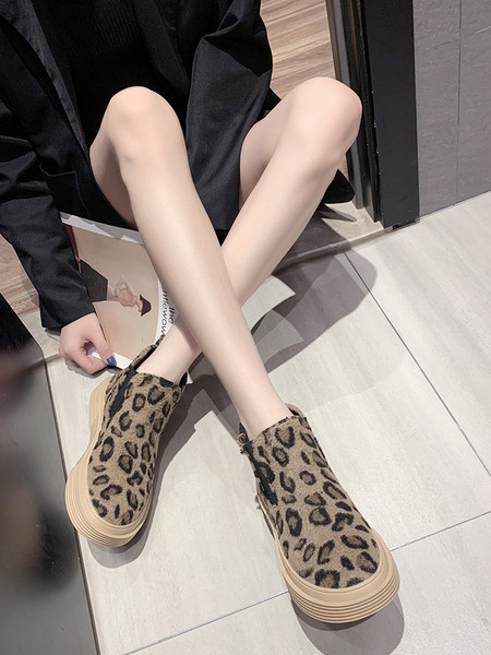 Дамски боти с леопардов десен и равна подметка