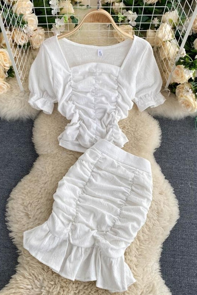 Дамски комплект от блуза и пола с висока талия и къдри 