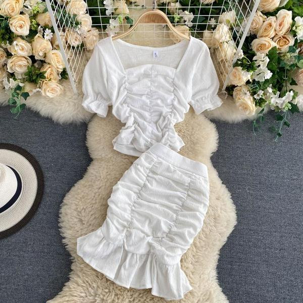 Дамски комплект от блуза и пола с висока талия и къдри 