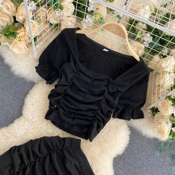 Дамски комплект от блуза и пола с висока талия и къдри 