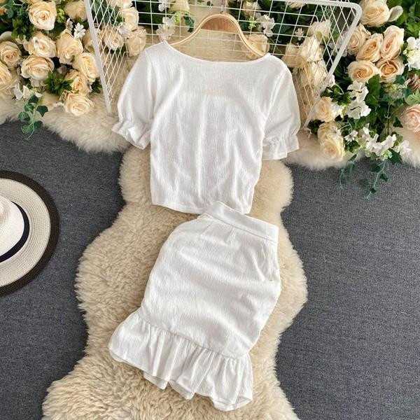 Дамски комплект от блуза и пола с висока талия и къдри 