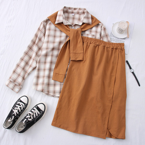 Модерен дамски комплект от карирана риза и пола