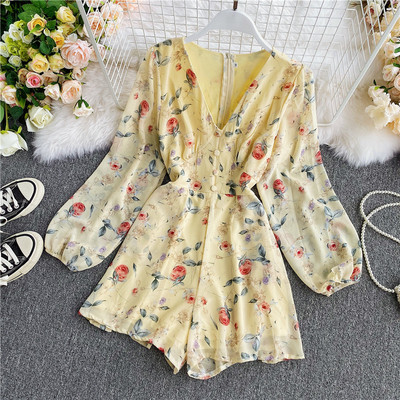 Дамски гащеризон с флорален десен и шпиц деколте