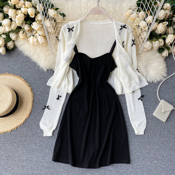 Дамски комплект от рокля и жилетка с панделки 