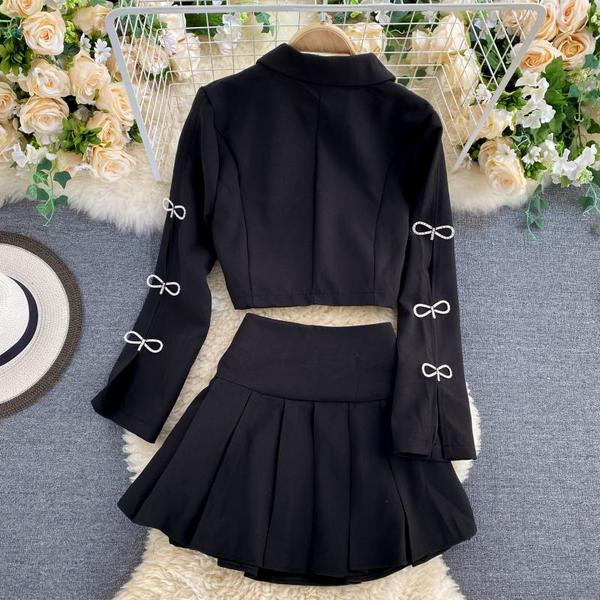 Модерен дамски комплект от сако и пола 