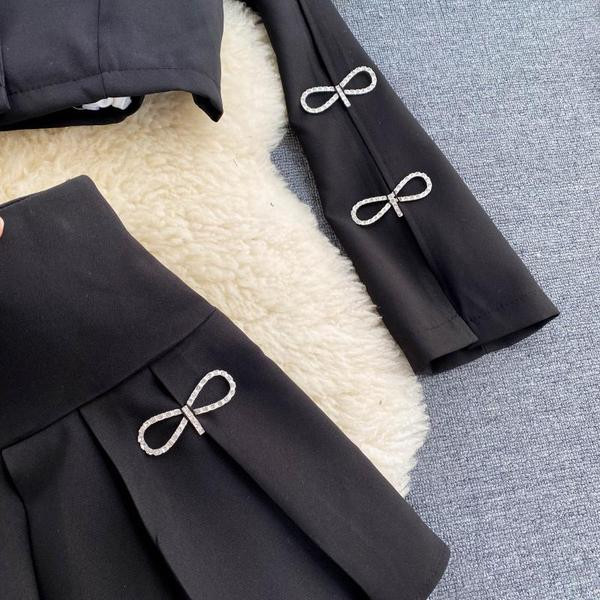 Модерен дамски комплект от сако и пола 