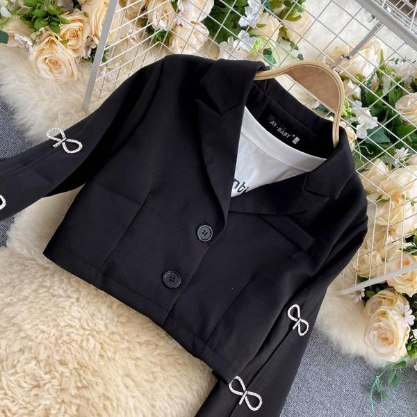 Модерен дамски комплект от сако и пола 