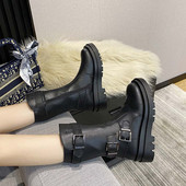 Кожени дамски боти с груба подметка и метални катарами