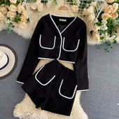 Дамски комплект от сако с шпиц деколте и къс панталон