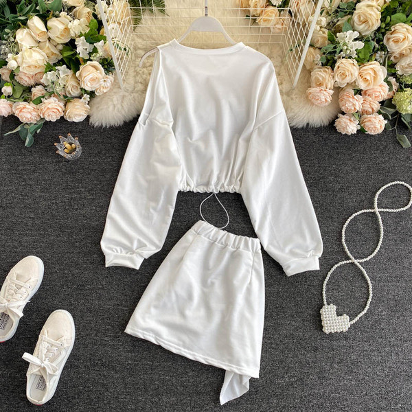 Дамски комплект от пола с висока талия и блуза с голи рамене 