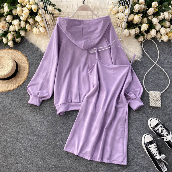 Дамски комплект от рокля и суичър с качулка 