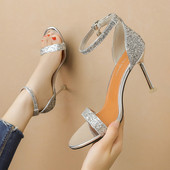 Елегантни дамски сандали на висок ток с лъскав ефект и катарама