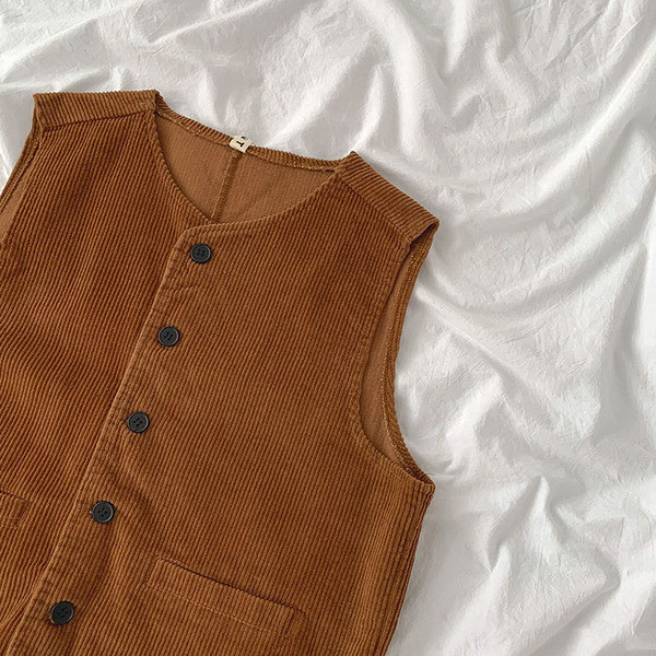 Ежедневен дамски елек с копчета 