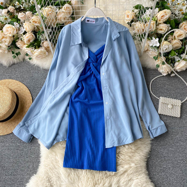 Модерен дамски комплект от синя рокля и риза