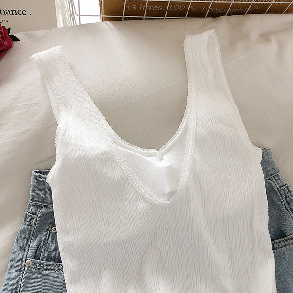 Дамски потник с V-образно деколте и широки презрамки