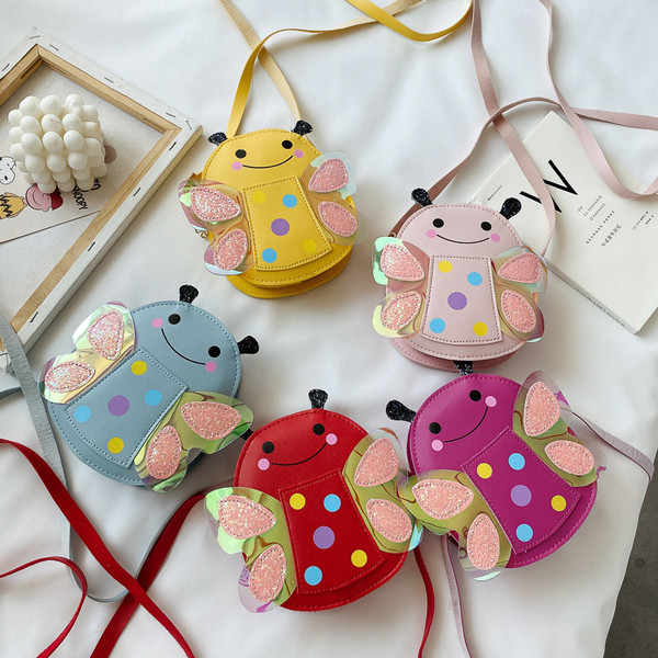 Нов модел детска малка чанта от еко кожа