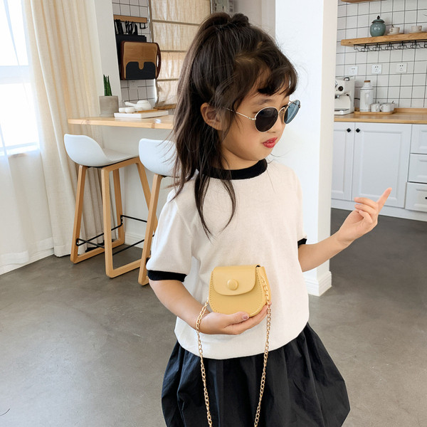 Нов модел малка детска чанта с метална верижка