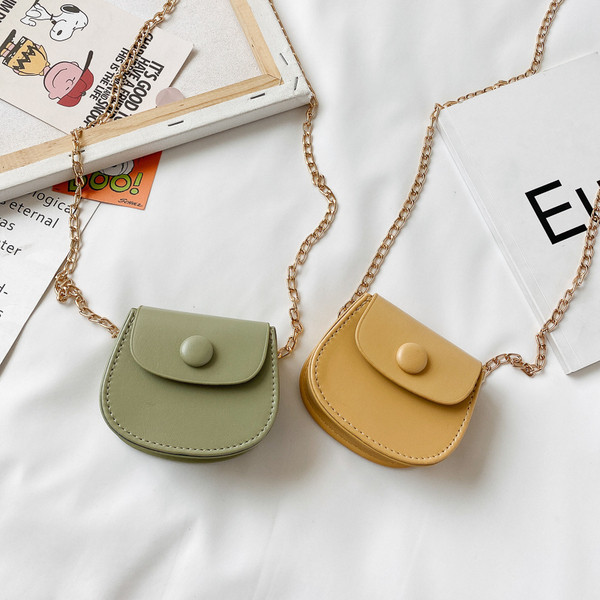 Нов модел малка детска чанта с метална верижка