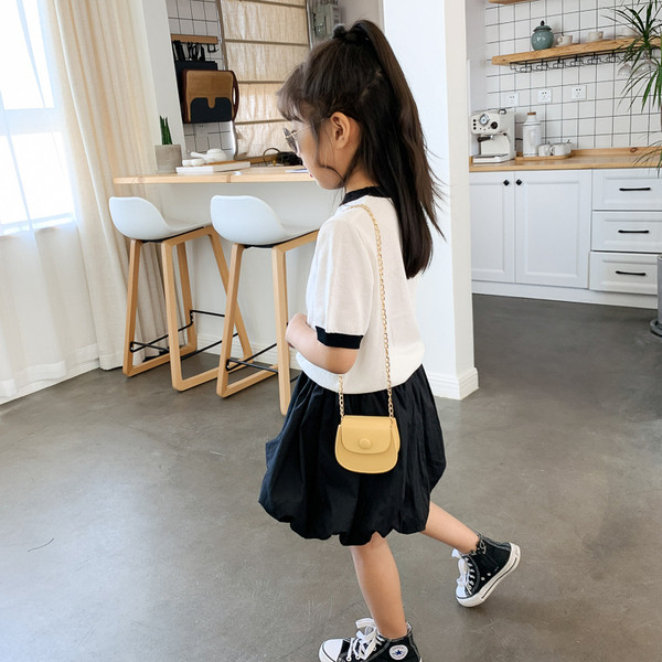 Нов модел малка детска чанта с метална верижка