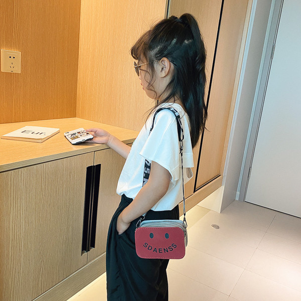 Ежедневна малка детска чанта с апликация