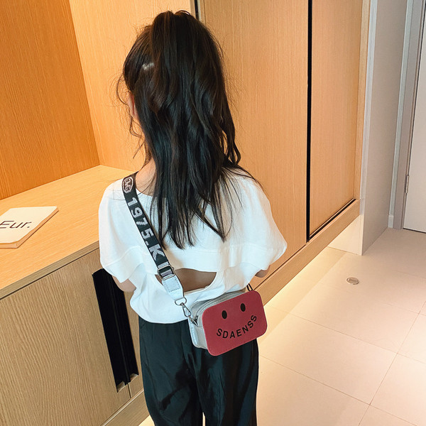 Ежедневна малка детска чанта с апликация