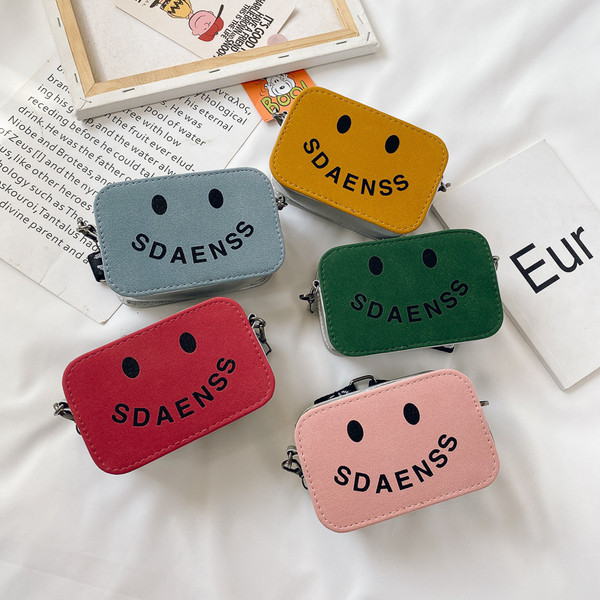 Ежедневна малка детска чанта с апликация