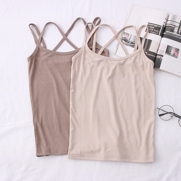 Ежедневен дамски потник с тънки презрамки и обло деколте