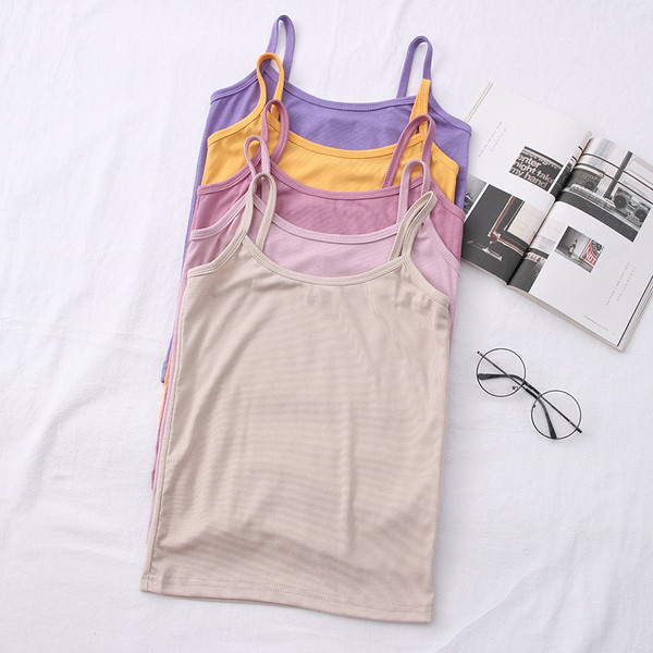 Дамски потник с овално деколте и тънки презрамки