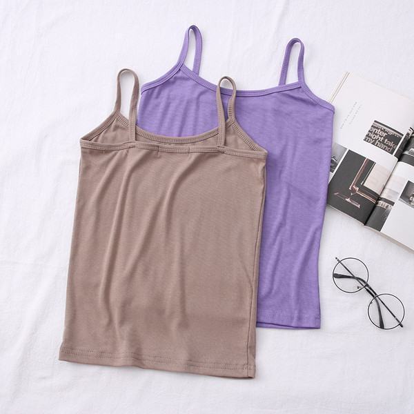 Дамски потник с овално деколте и тънки презрамки