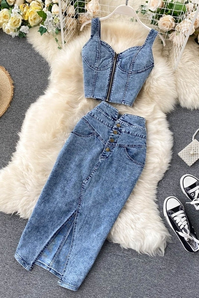 Modernus moteriškas džinsinis komplektas su krūtine ir sijonu