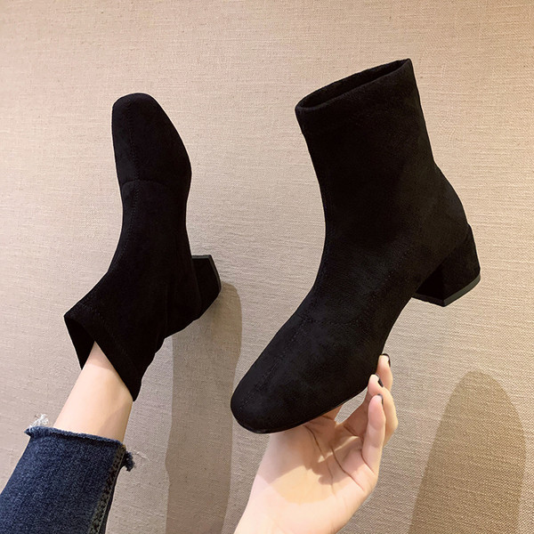 Велурени дамски боти с квадратен ток 