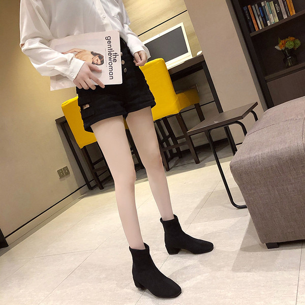 Велурени дамски боти с квадратен ток 