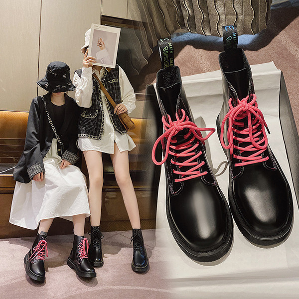 Дамски боти от еко кожа с равна подметка и връзки