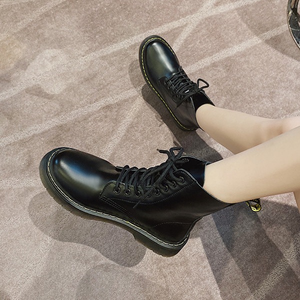 Дамски боти от еко кожа с равна подметка и връзки