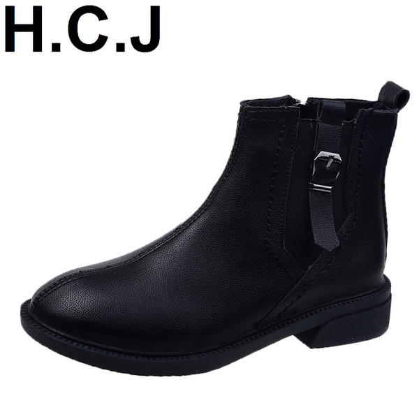 Кожени дамски боти с равна подметка и мека подплата 