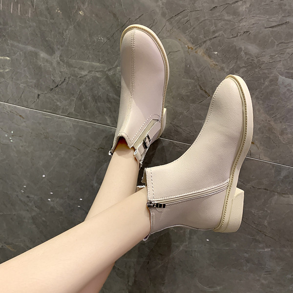 Кожени дамски боти с равна подметка и мека подплата 