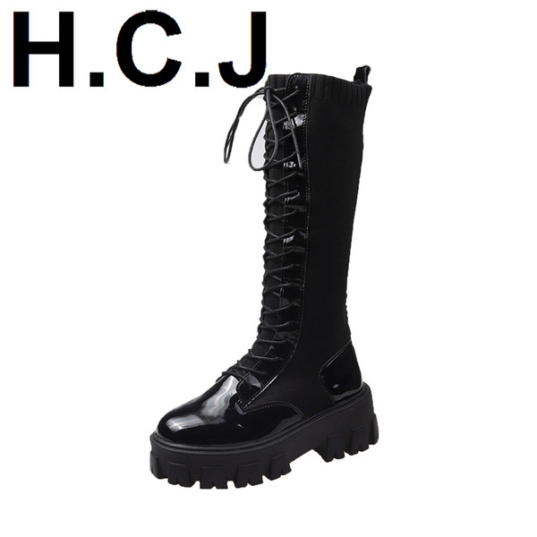 Дамски зимни ботуши с висока груба подметка 