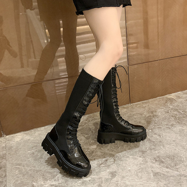 Дамски зимни ботуши с висока груба подметка 