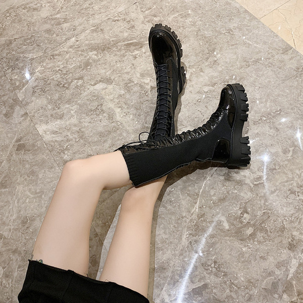 Дамски зимни ботуши с висока груба подметка 