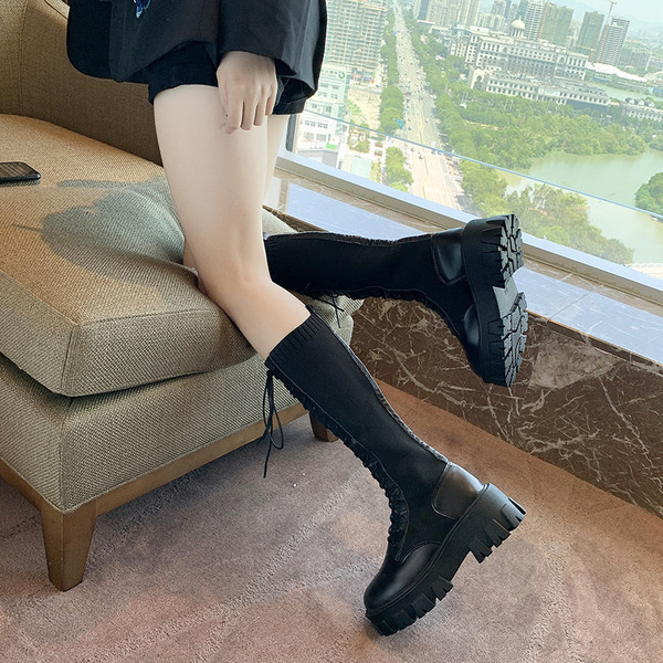 Дамски зимни ботуши с висока груба подметка 