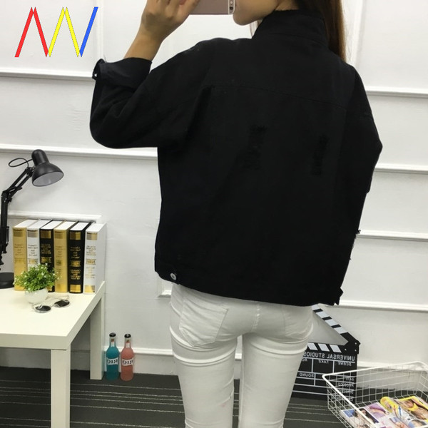 Ежедневно дънково яке със скъсани мотиви