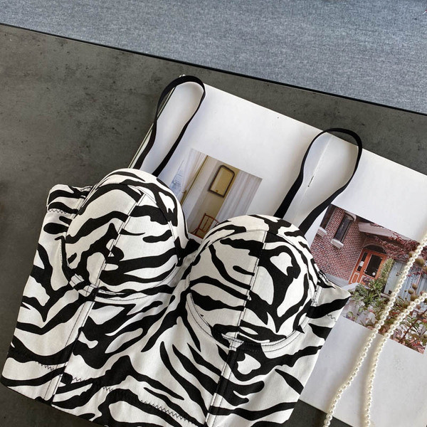 Дамско бюстие с животински принт и тънки презрамки 