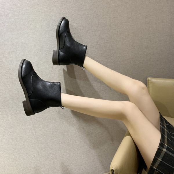 Велурени дамски есенни боти с цип 