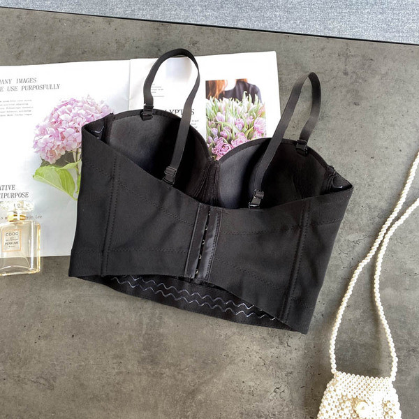 Черно дамско бюстие с тънки презрамки и камъни