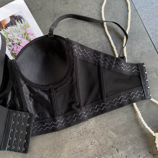 Черно дамско бюстие с тънки презрамки и камъни