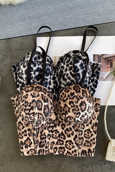 Ženski poprsje s uzorkom leoparda