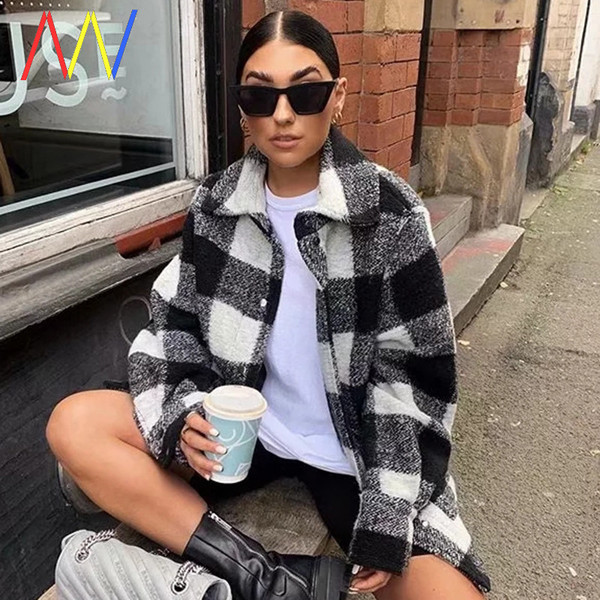 Jesenski karirani sako s gumbima