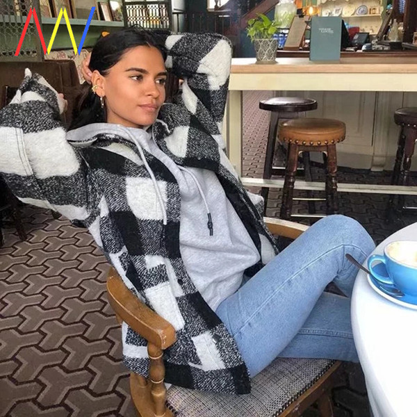 Jesenski karirani sako s gumbima